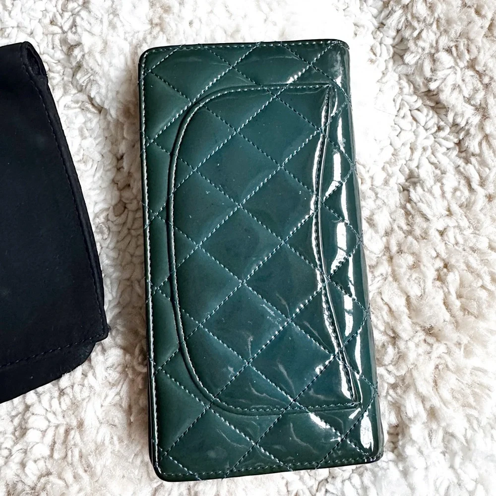 SOLD🌺CHANEL Teal Bifold Long CC logo Quilted Patent Leather Yen Wallet + card - Picture 8 of 11
